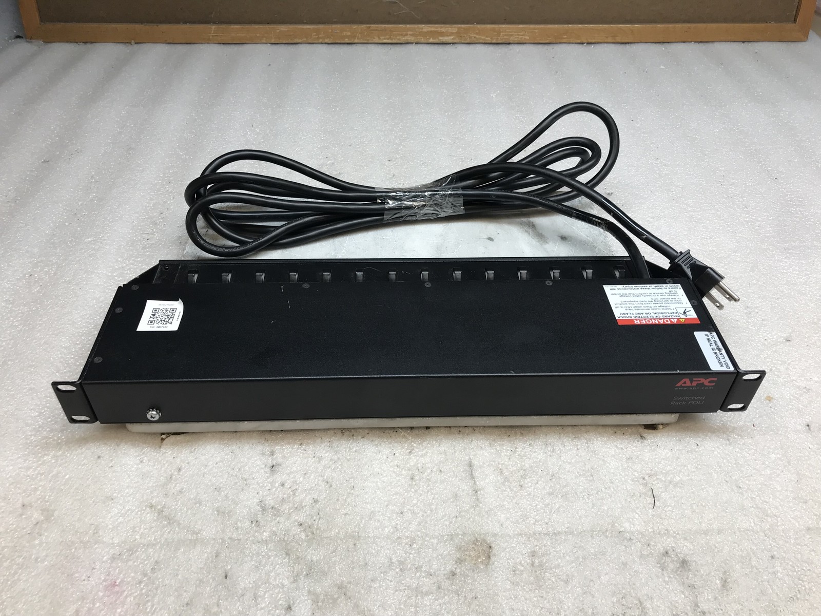 APC AP7900B Switched Rack 120V 15A 8x NEMA 5-15R 1U PDU Ethernet - Tested