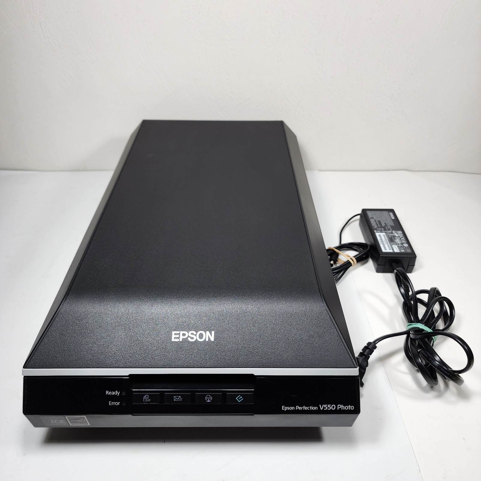 Epson Perfection V550 Photo Color Scanner w Power Adapter Cable Powers On 