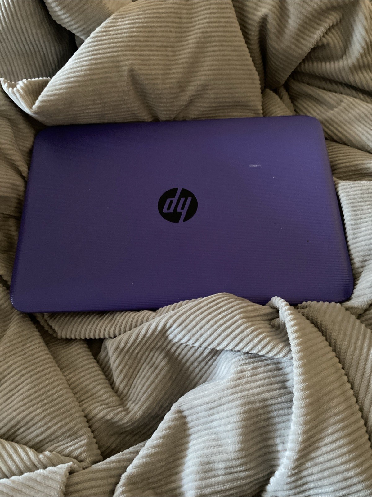 HP Stream 11-y020wm Laptop Windows 10, 4GB RAM, 32GB Storage, Purple