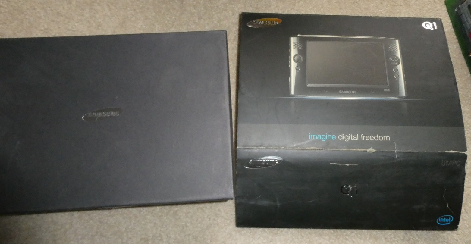 RARE Samsung NP-Q1 V000/SEA Handheld Tablet Q1 Computer with Accessories in Box
