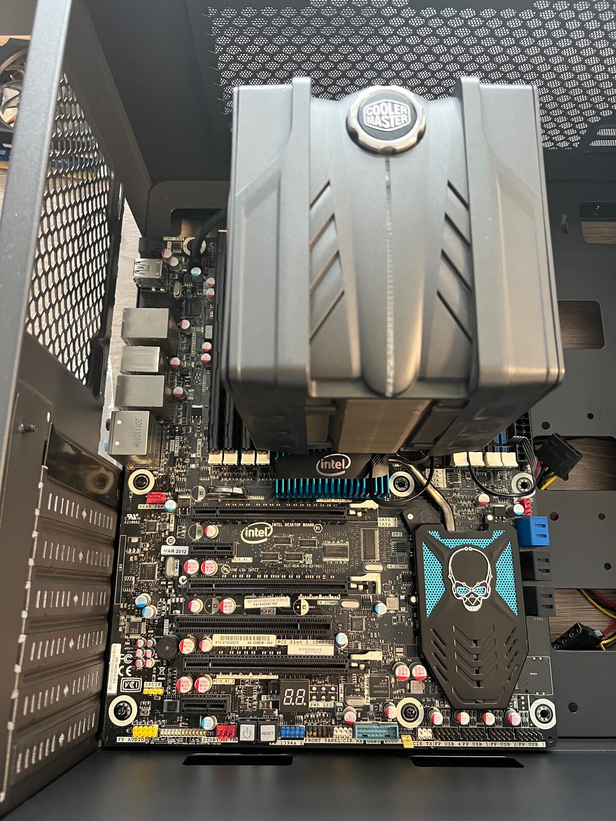 Intel DX79SI, LGA 2011 + i7-3930K CPU @ 3.20GHz + Cooler Master 212 Evo cooler🔥
