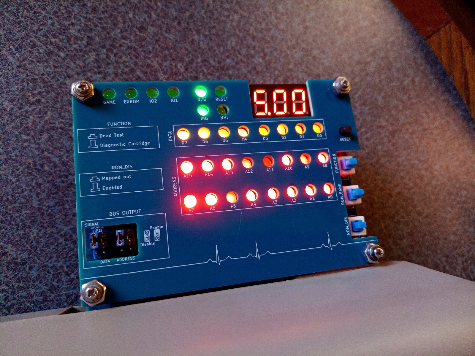 Commodore 64 volt meter DIAG suite with BUS detection LEDS C64 C128