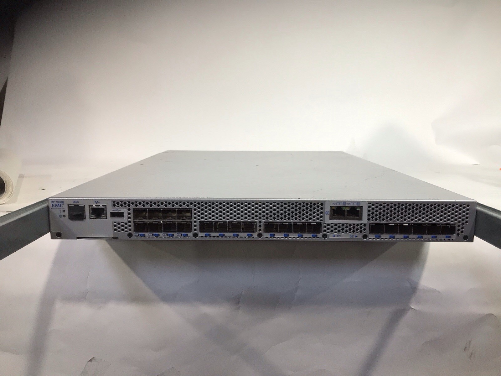 Brocade EMC2 MP-7800B 16 Port  Fibre Channel SAN  Switch  100-652-579