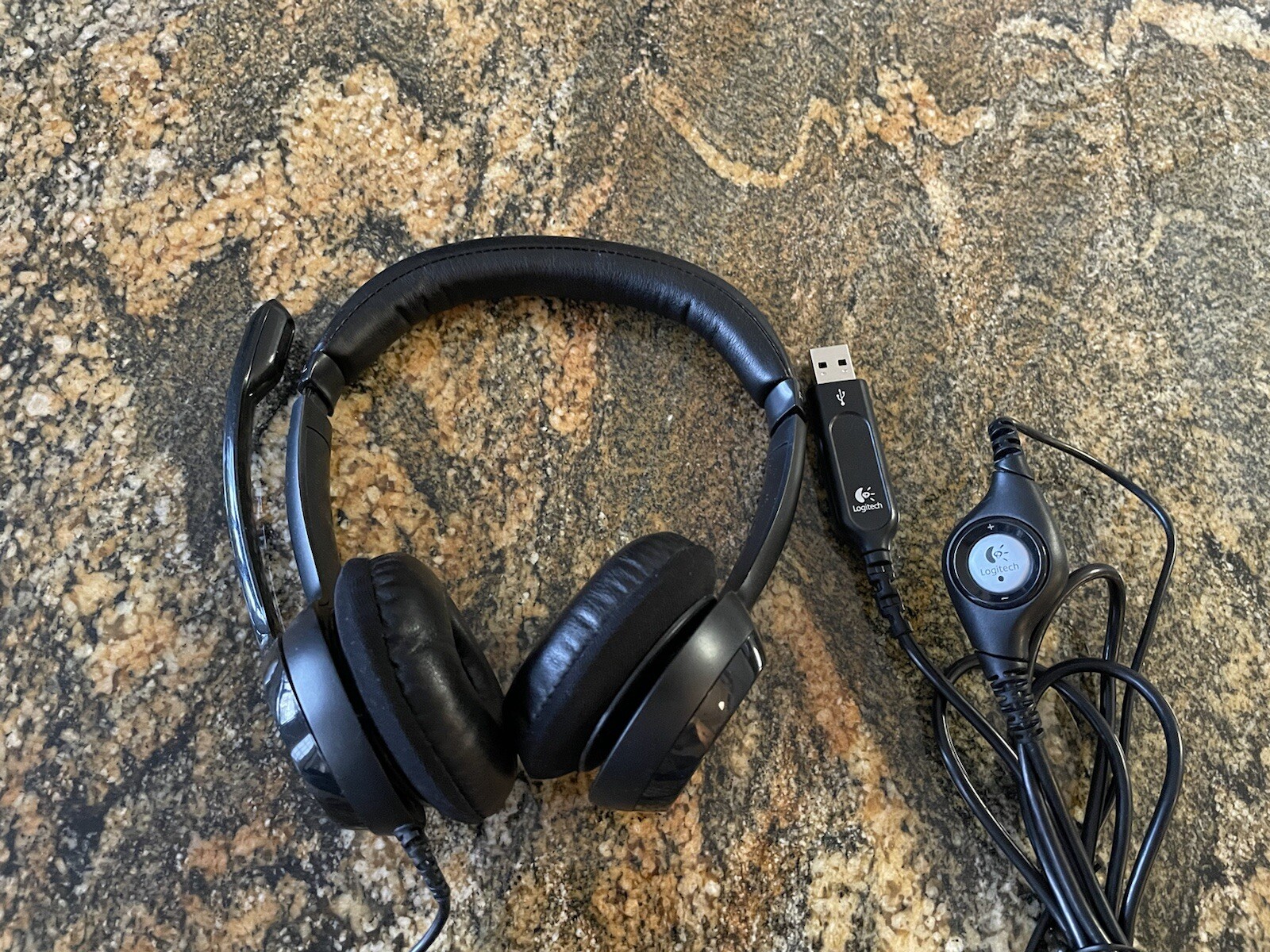 Logitech DZL-A-00052 Stereo On-Ear Corded USB Headset w/ Microphone