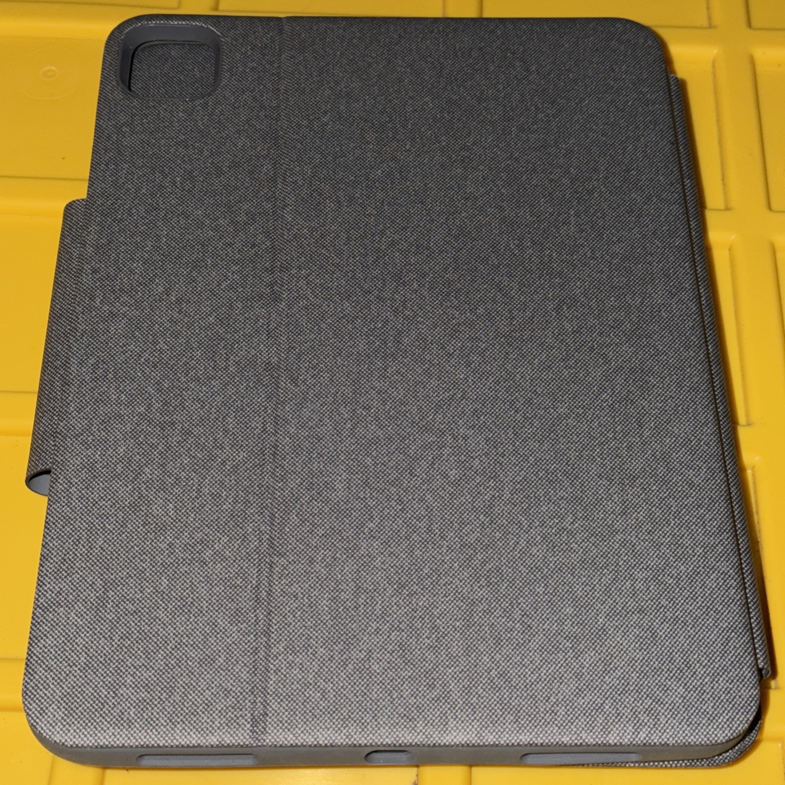 Logitech Folio Touch Keyboard Case with Smart Connector - YU0043 -
