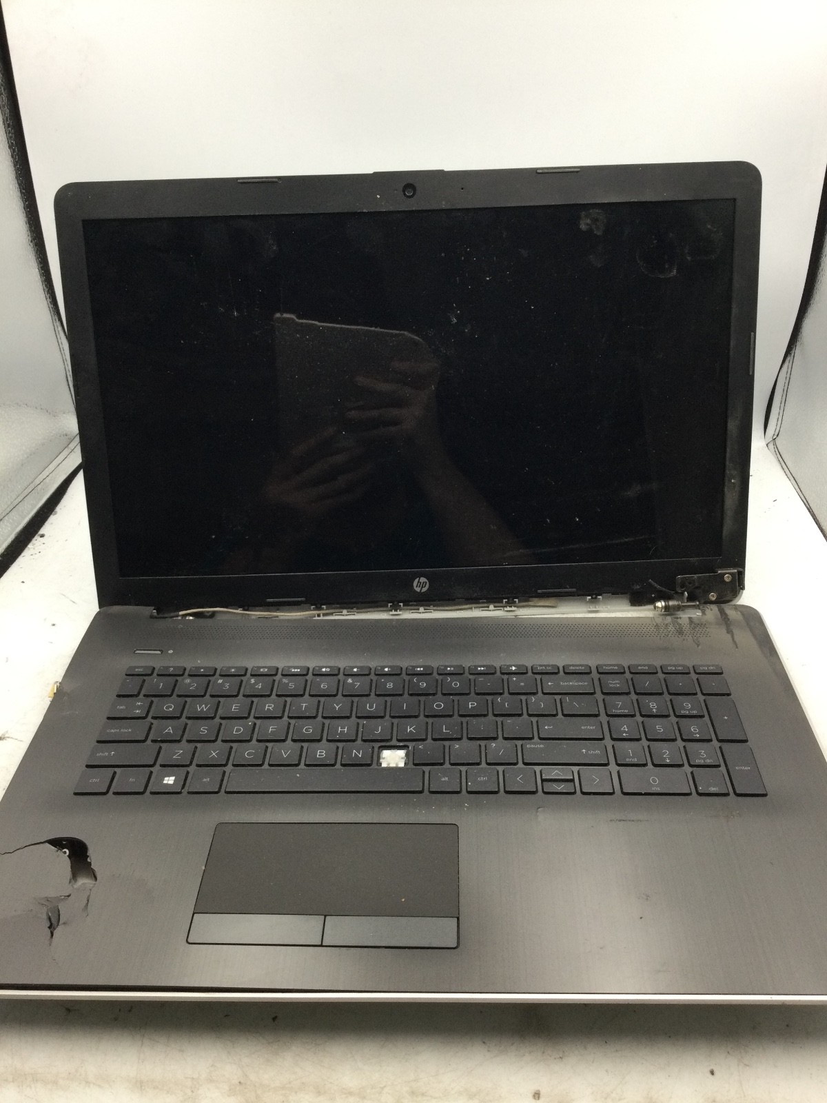 HP 17 CA0011DS - FOR PARTS - AMD RYZEN 3 - NO RAM - 17" - READ DESCRIPTION - BB