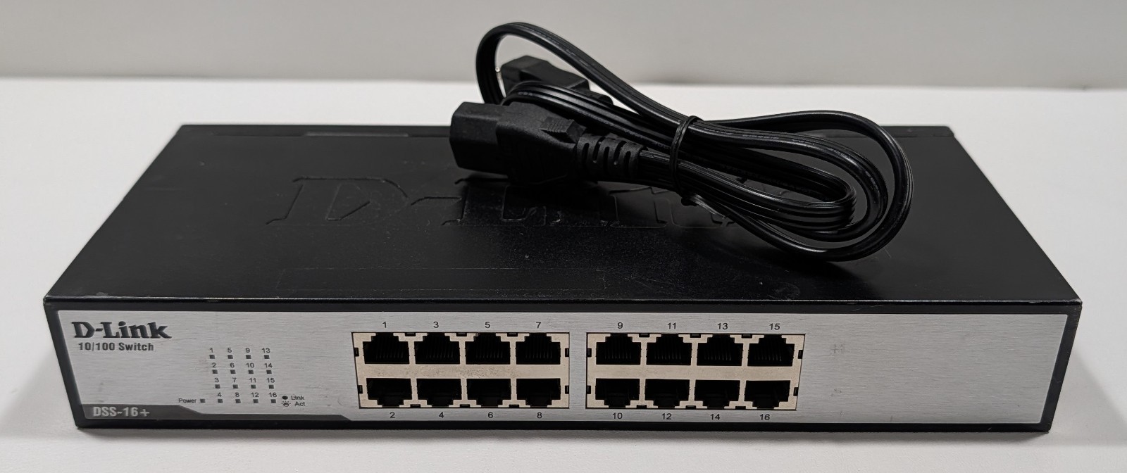 D-Link DSS-16+ 16-Port 10/100 Unmanaged Rackmount Ethernet Switch w/Power AC