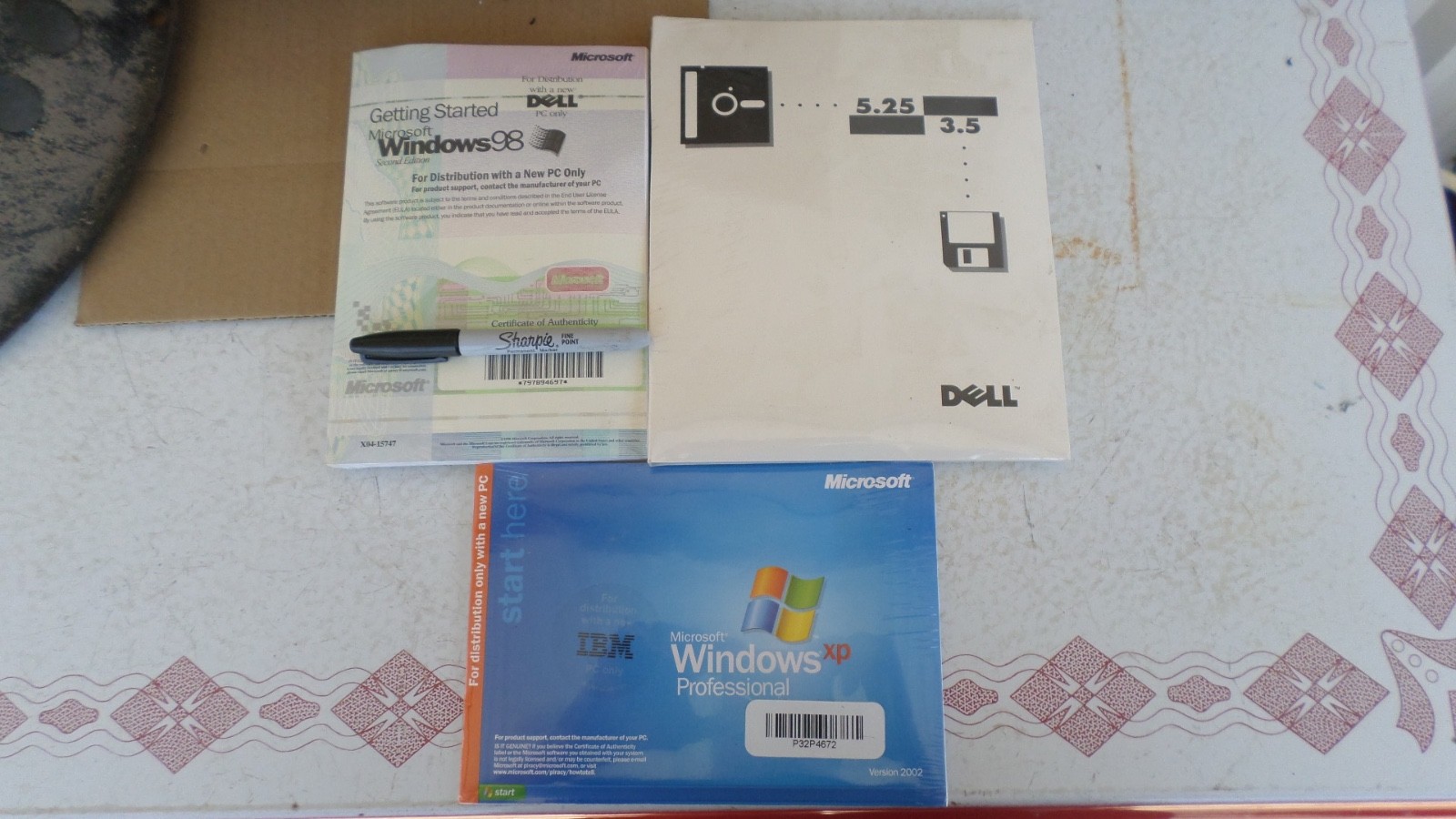 Vintage Microsoft Windows Software & Disc Lot (98, XP and DELL 5.25 ) AS IS
