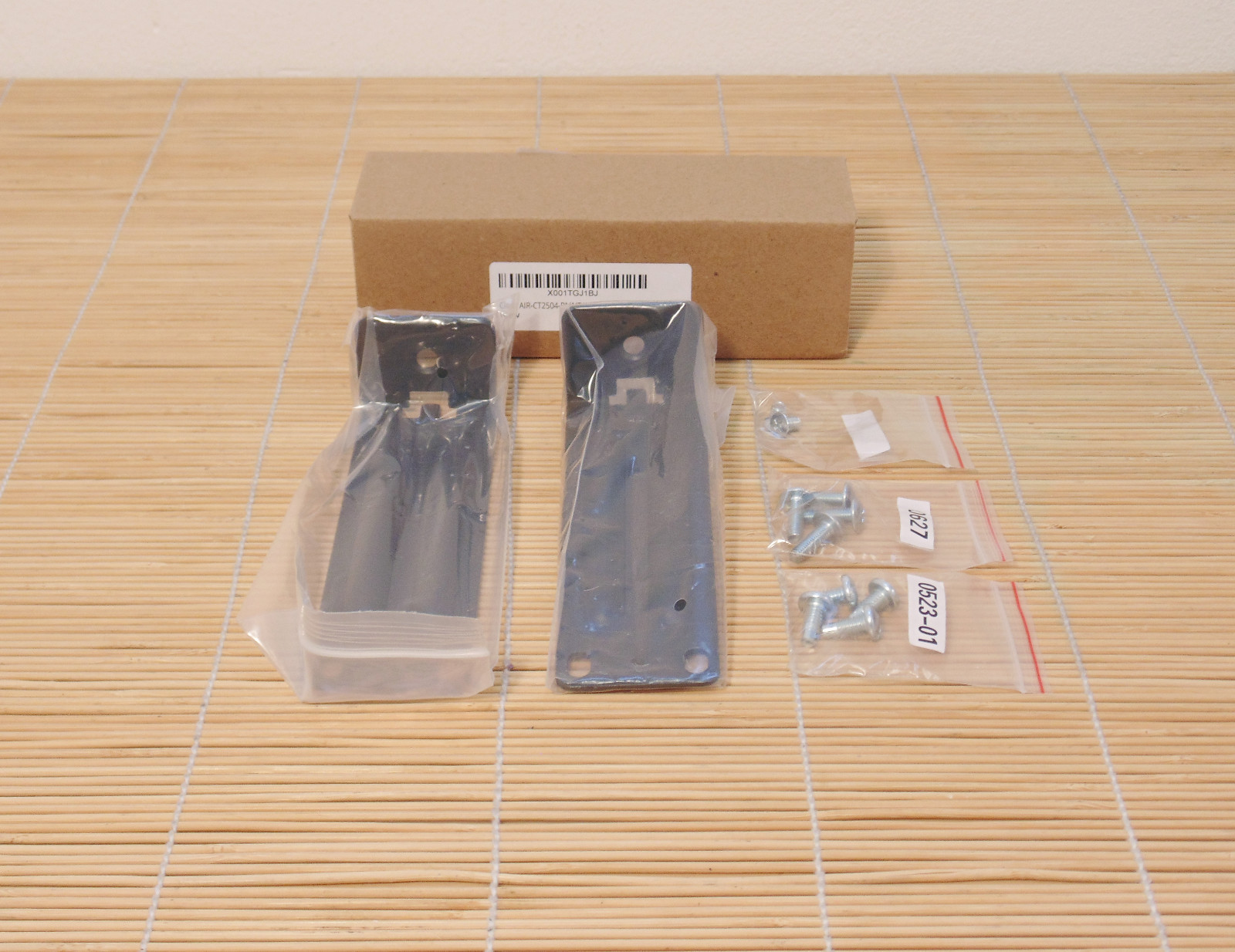 NEW AIR-CT2504-RMNT Cisco 2504 Wireless Controller Rack Mount Bracket NEW