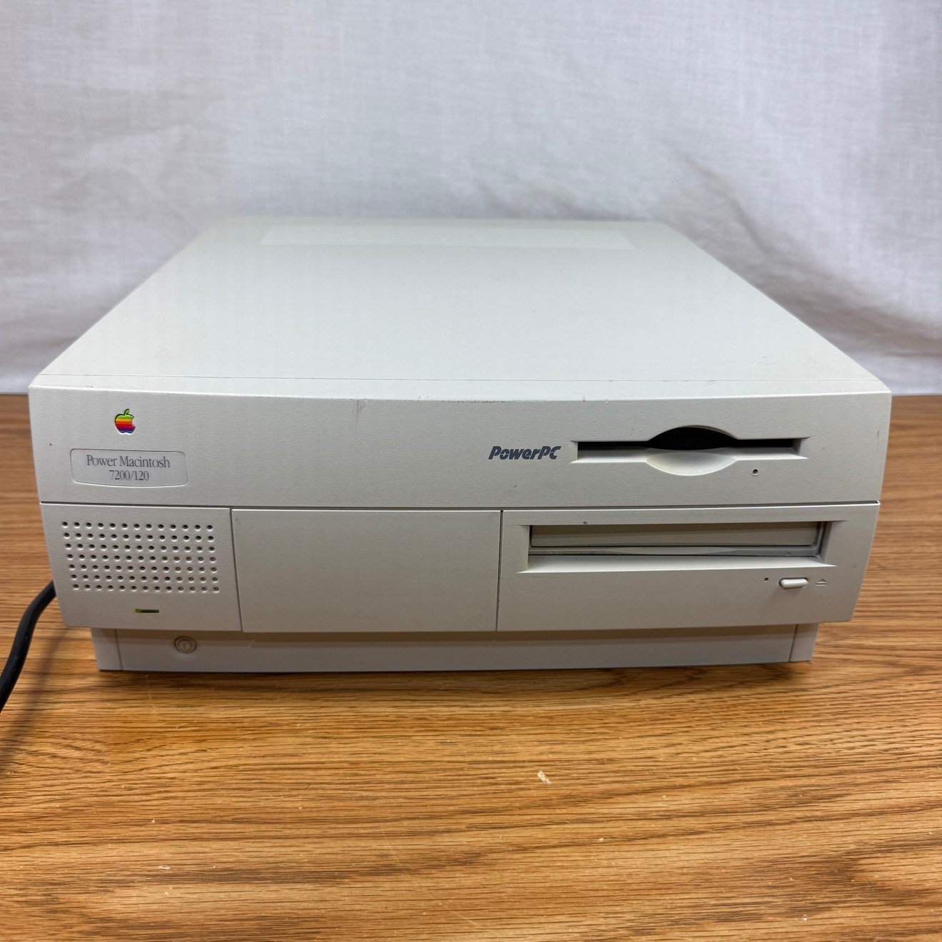Apple Power Macintosh 7200/120 Vintage Computer Powers On Chime CD Opens