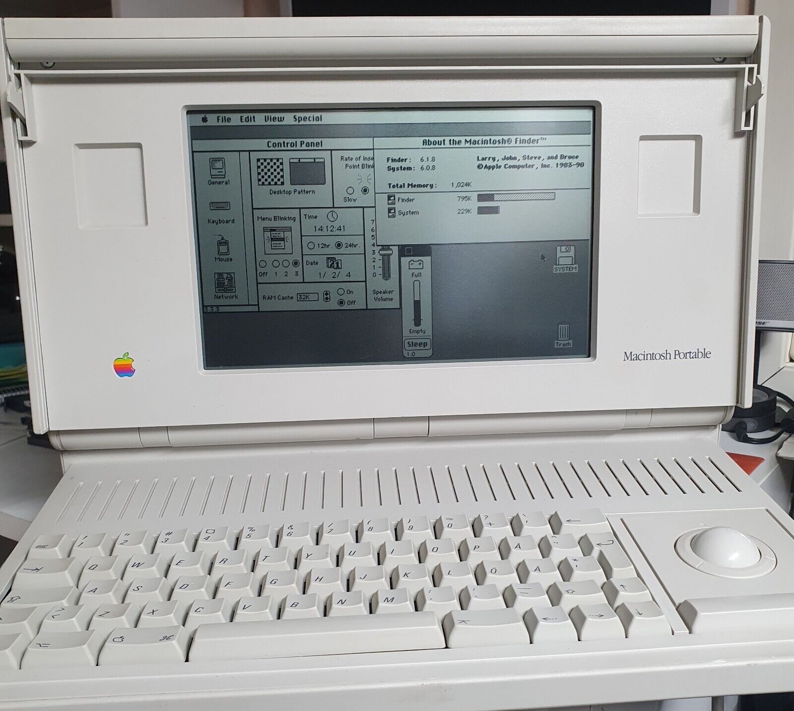 Macintosh Portable M5120 Working