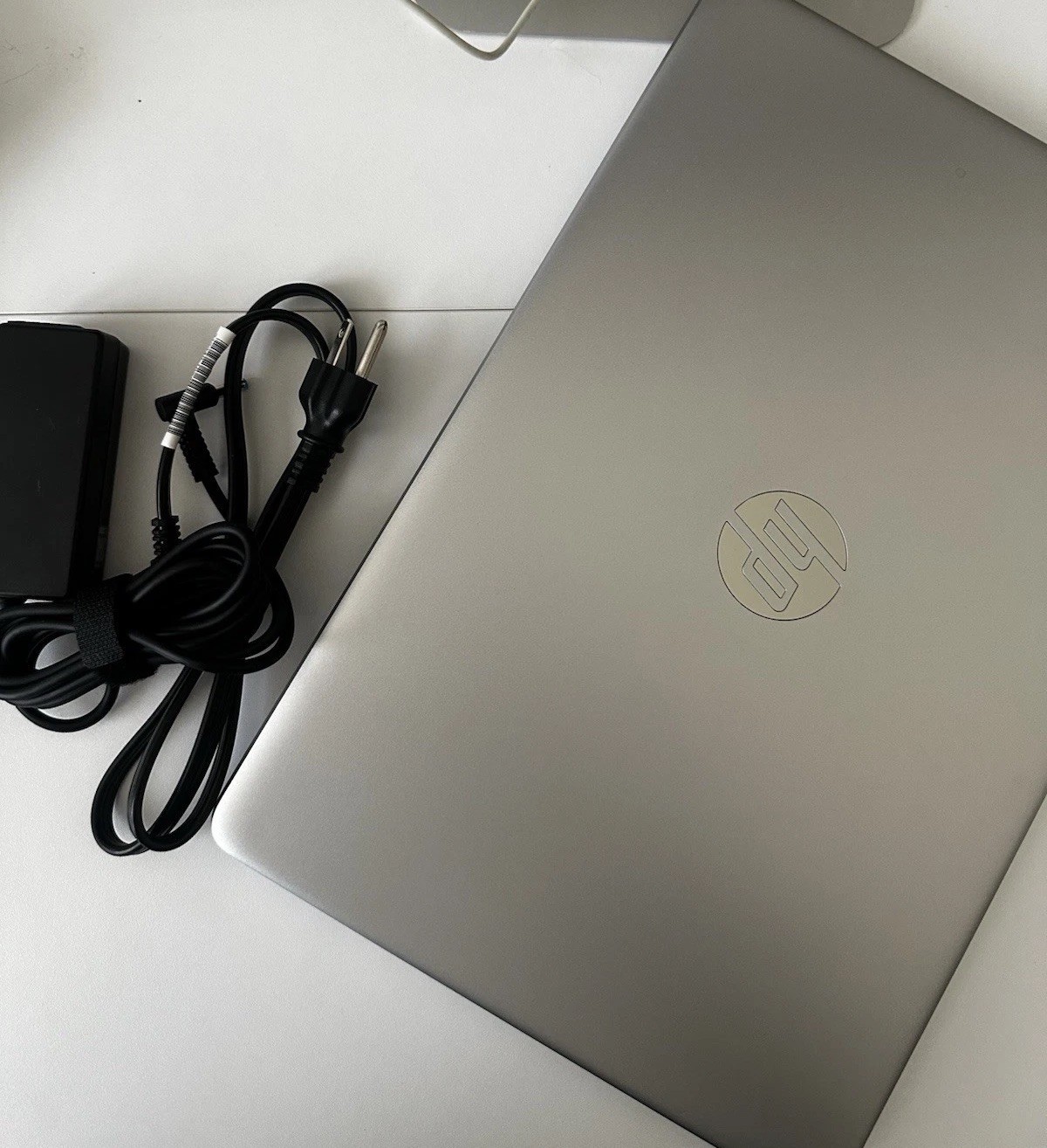 HP 15.6" (256 GB SSD, Intel Core i3, 4.10 GHz, 8 GB) Laptop-Silver (15-DY2702DX)