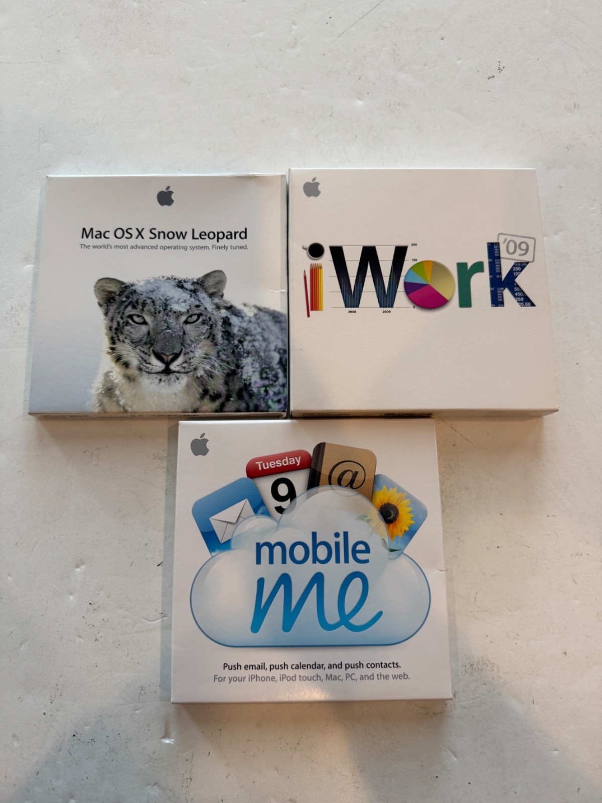 Apple Mac OS X Snow Leopard & iWork 09 Mobile Me Box Set
