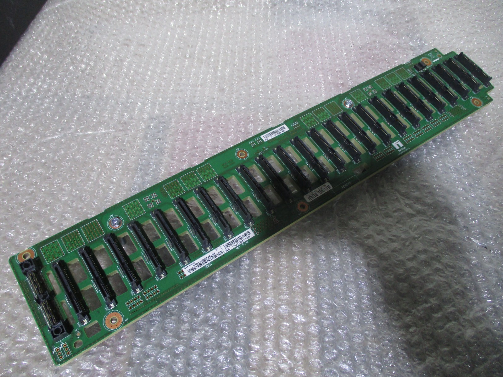 NetApp 110-00541+A0 111-02699+B0 24-Bay 2.5 SAS Backplane DS224C