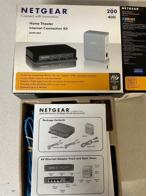 NETGEAR Home Theater internet connection kit XAV1004 w/ Av/ethernet adapter