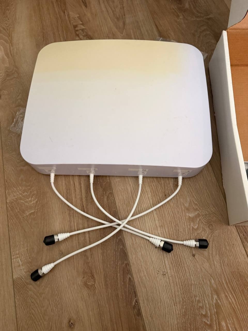 Waveform 5G High-Gain Panel Antenna w/ 4 Cables, Mount & Hardware - Working