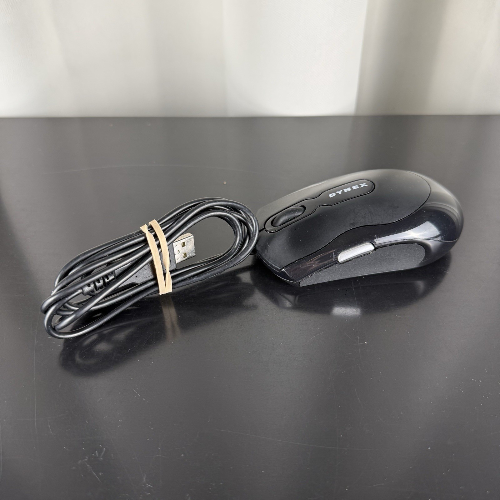 Dynex DX-WMSE 1000DPI Wired USB Standard Black Optical Mouse w/ Forward & Back