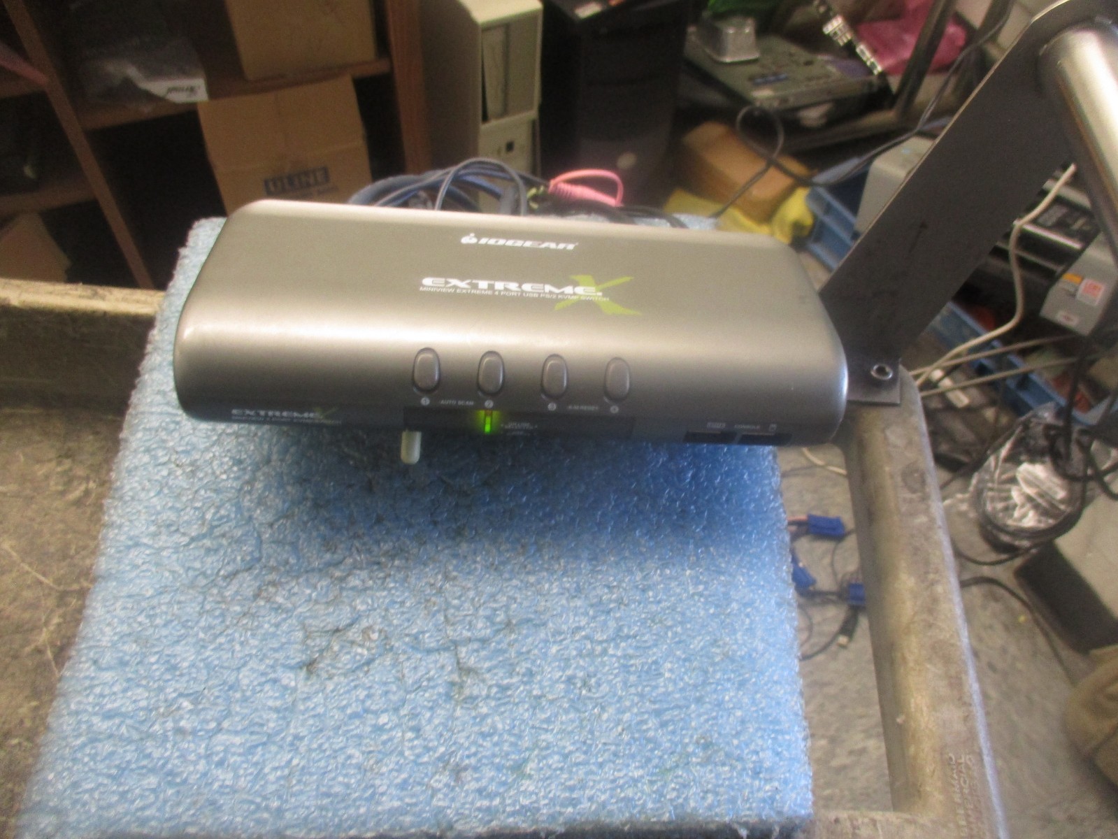 IoGear Model: GCS1734. 4-Port MiniView Multiplatform. 