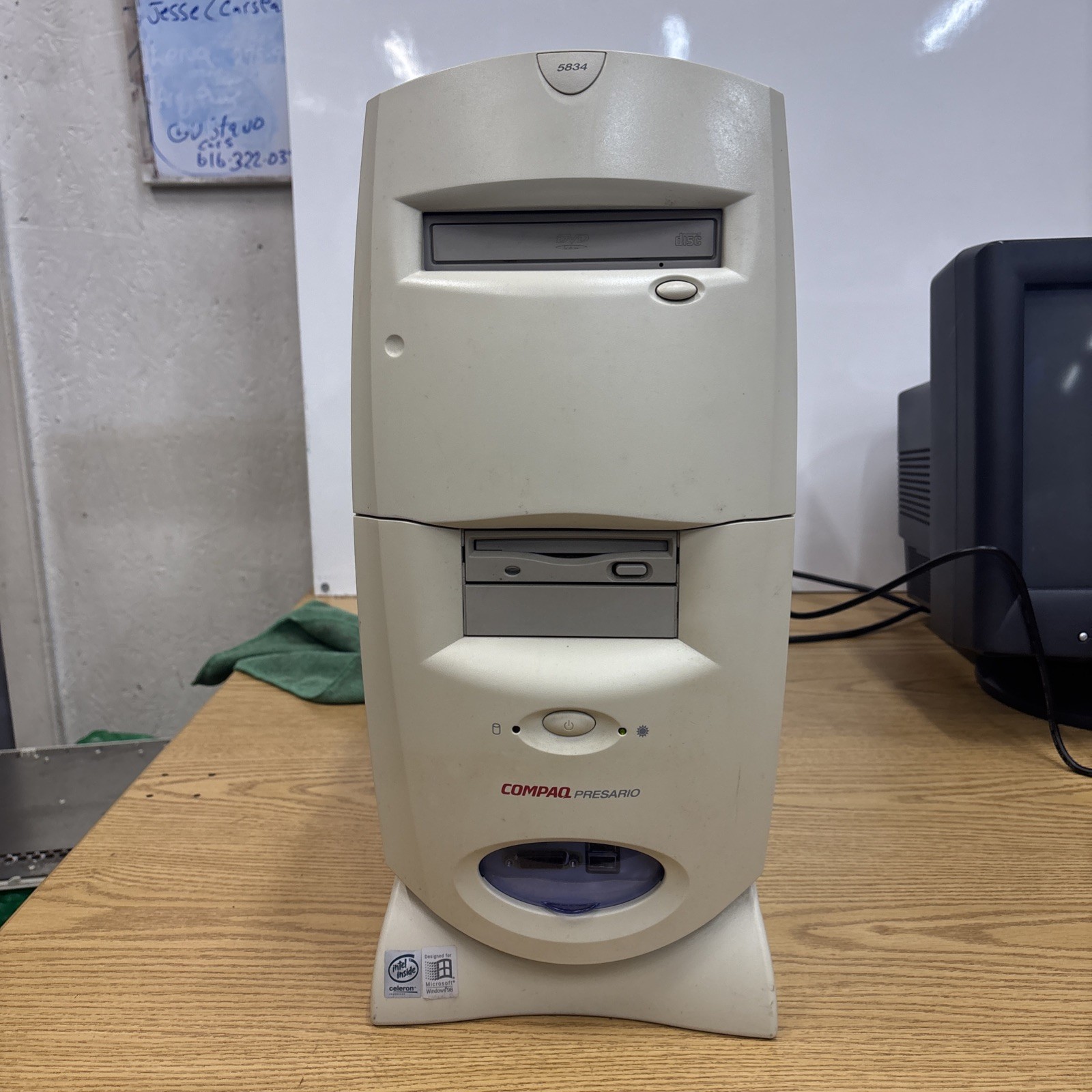 Compaq Presario 5834***Turns On