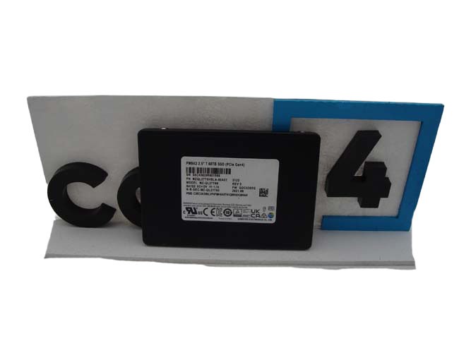 SAMSUNG MZQL27T6HBLA-00A07 SAMSUNG PM9A3 7.68TB NVME 2.5in SSD