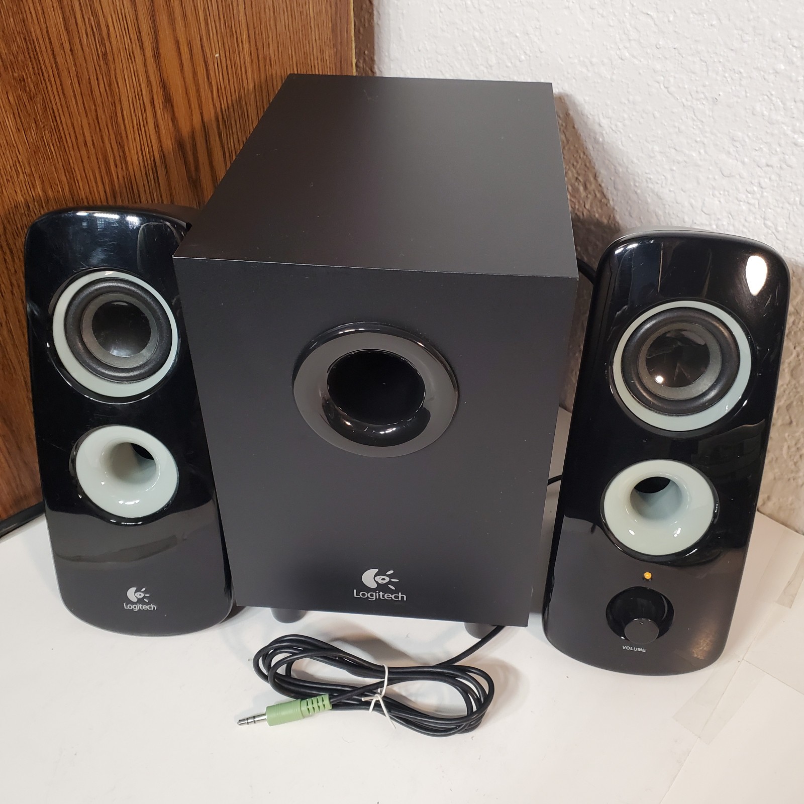 Logitech Z323/Z324 30W PC Speaker System w/ Subwoofer - Black