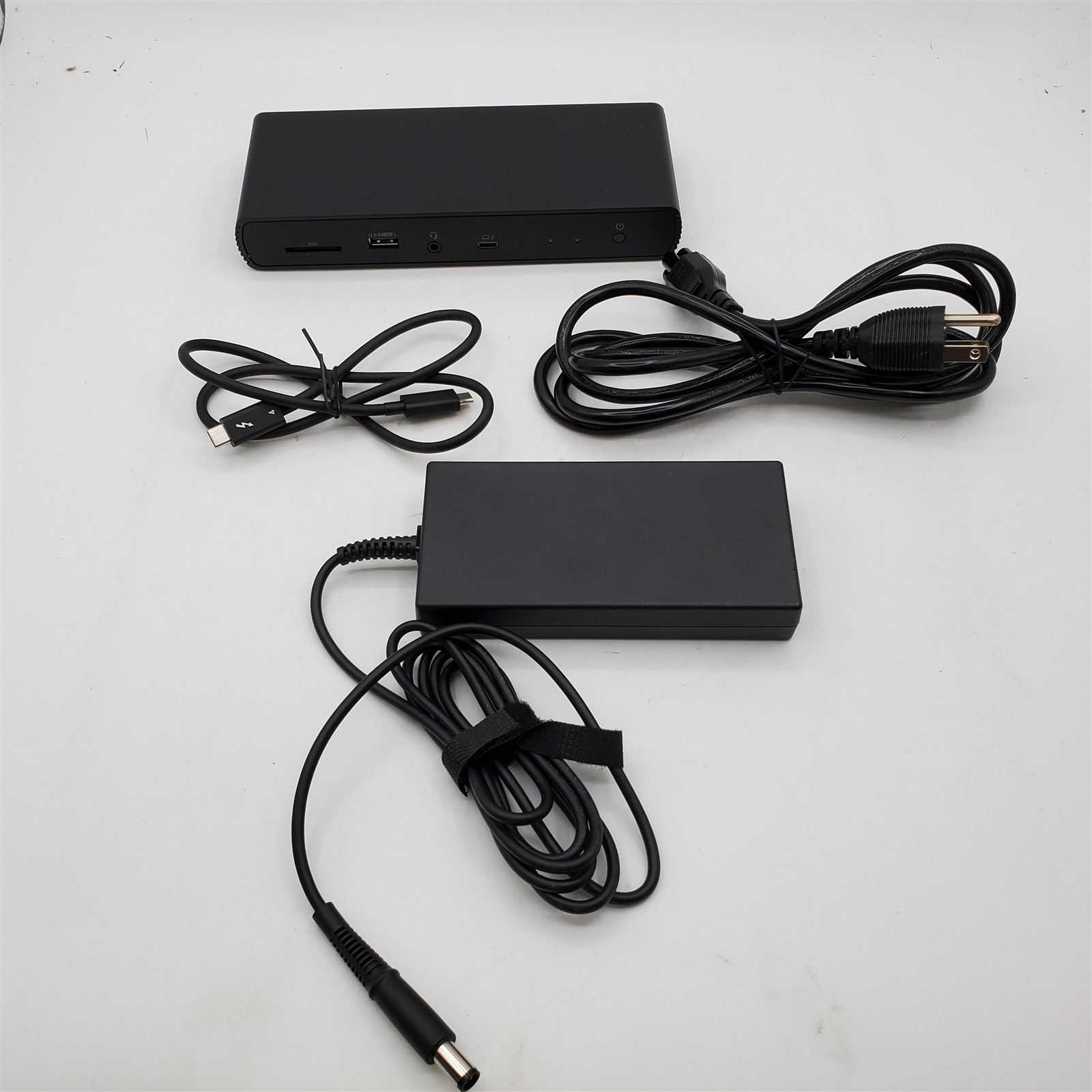 Amazon Basics Thunderbolt4/USB4 Pro Docking Station [DBD1336]
