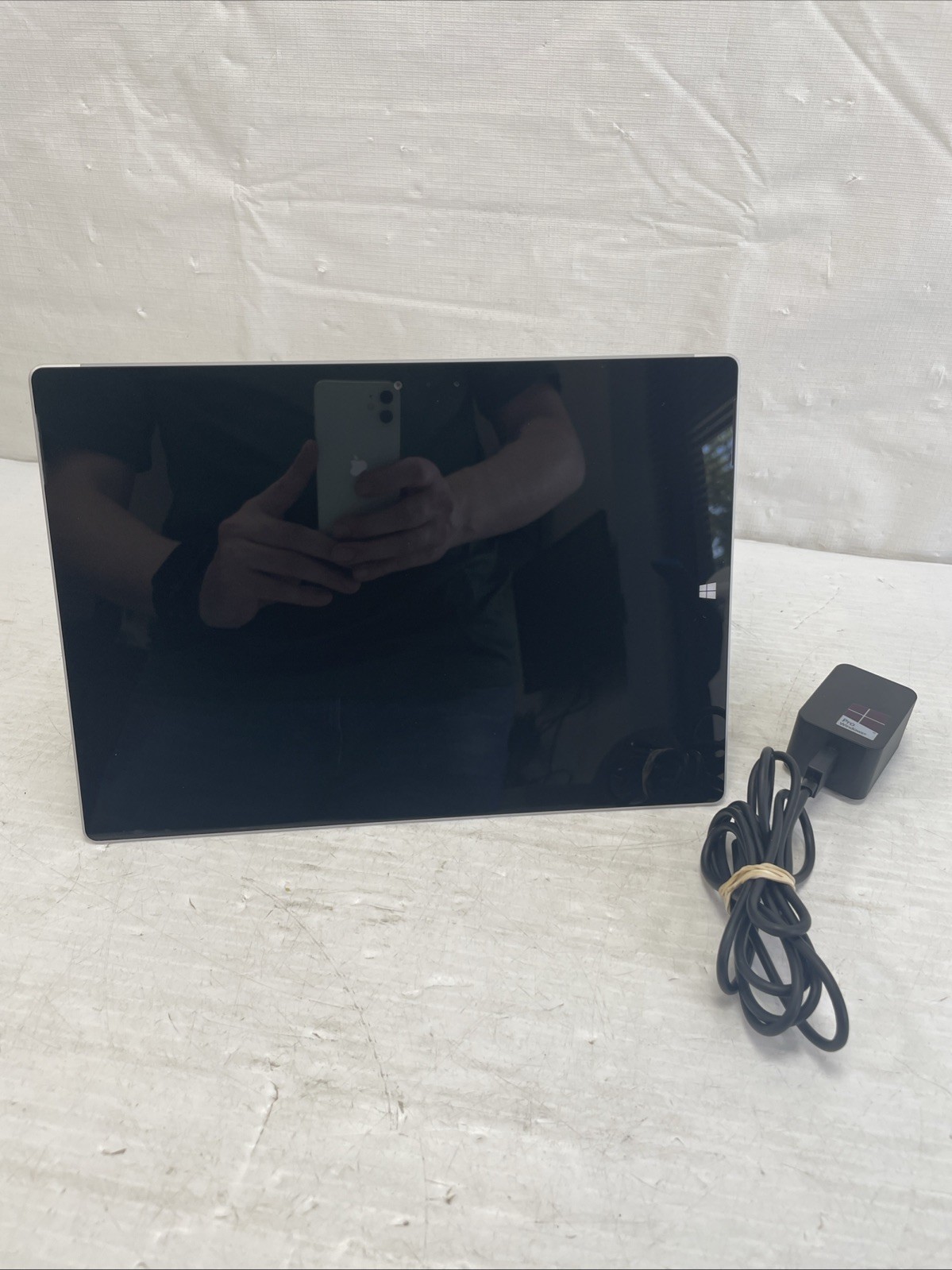 Microsoft Surface 3 Intel Atom x7-Z8700 1.6GHz 4GB RAM 64GB SSD Windows 10 Pro