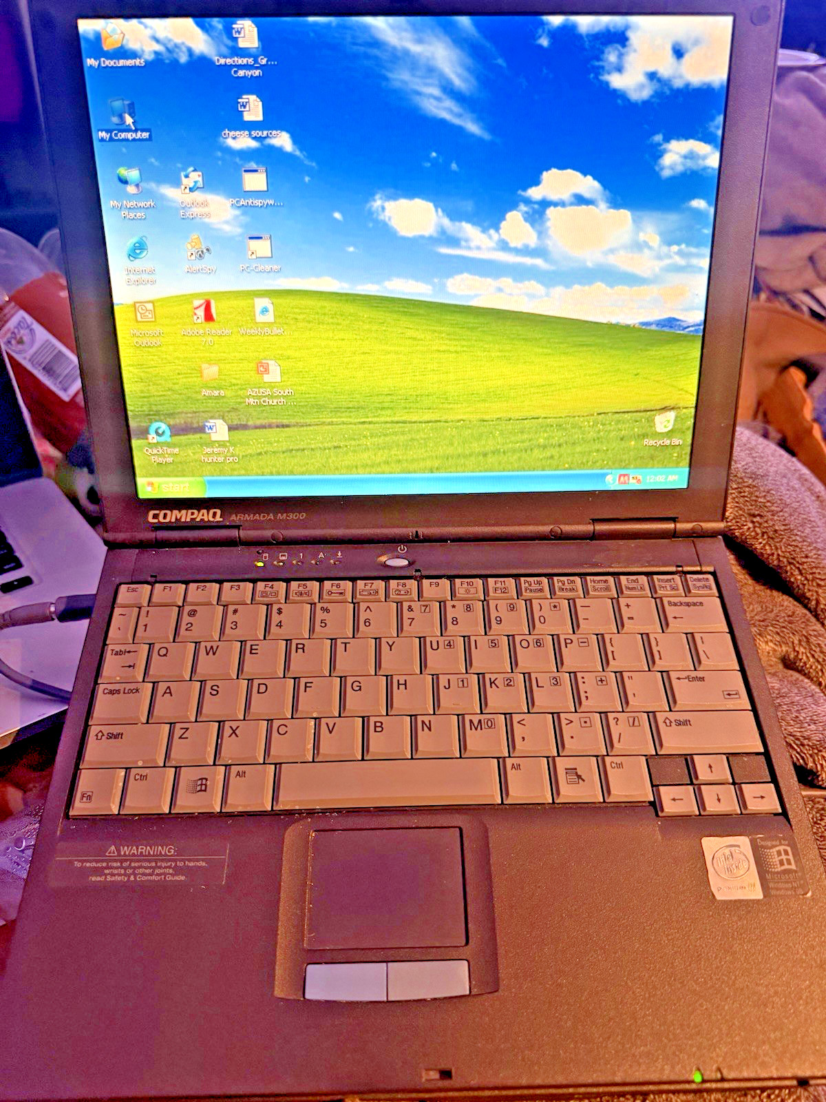 COMPAQ ARMADA M300 LAPTOP PIII 500MHZ 128MB RAM 6GB HD WITH EXPANSION BASE