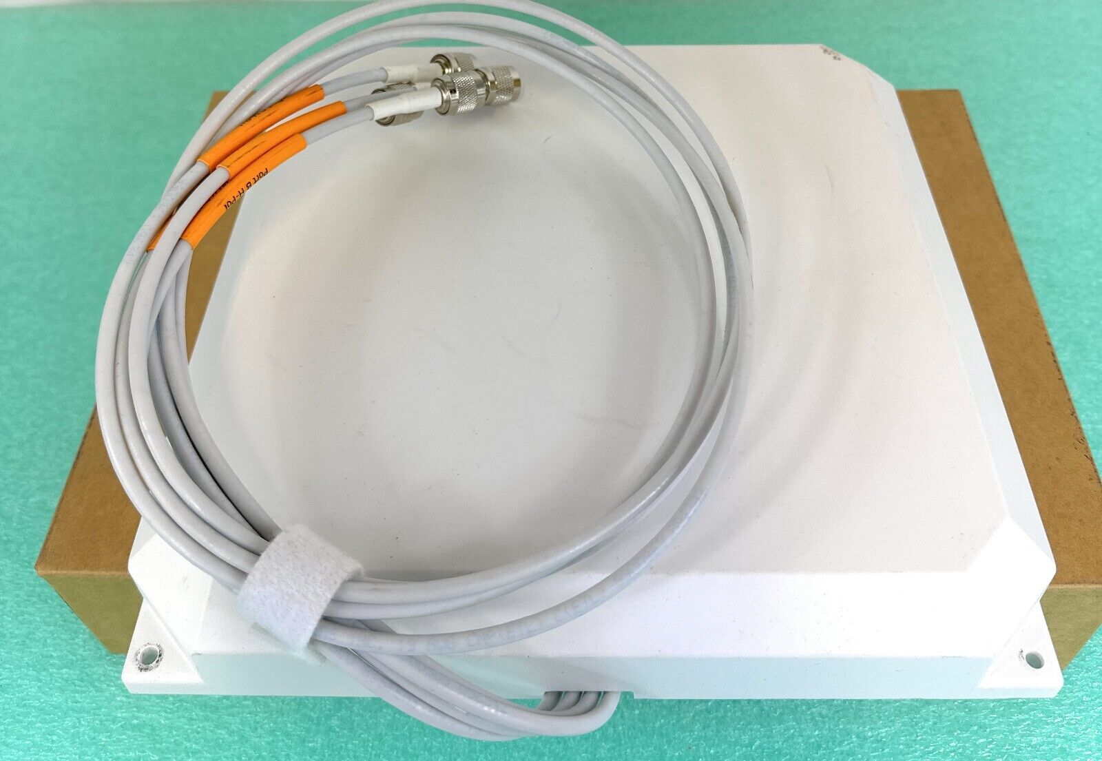 Cisco Systems AIR-ANT2566D4M-R Aironet 2.4/5 GHz Directional Array Antenna