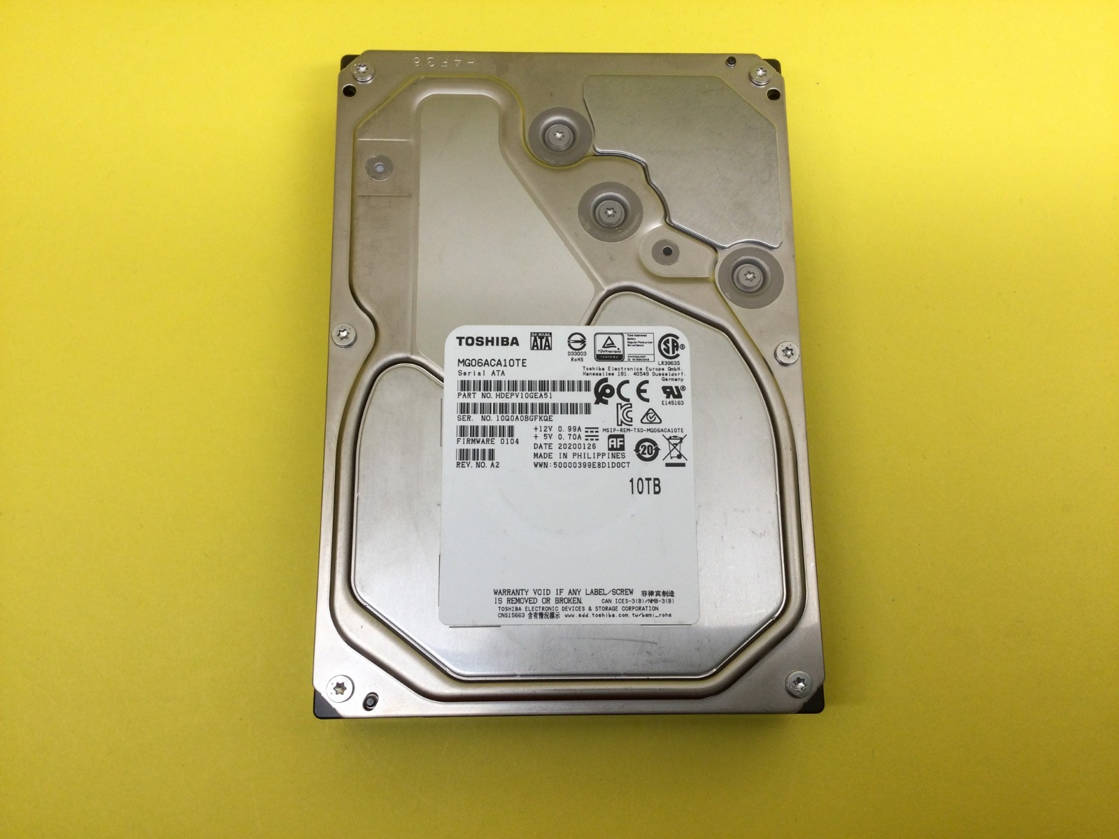 Toshiba 10TB 7200 RPM SATA 6Gb/s 3.5'' 256MB Hard Drive MG06ACA10TE