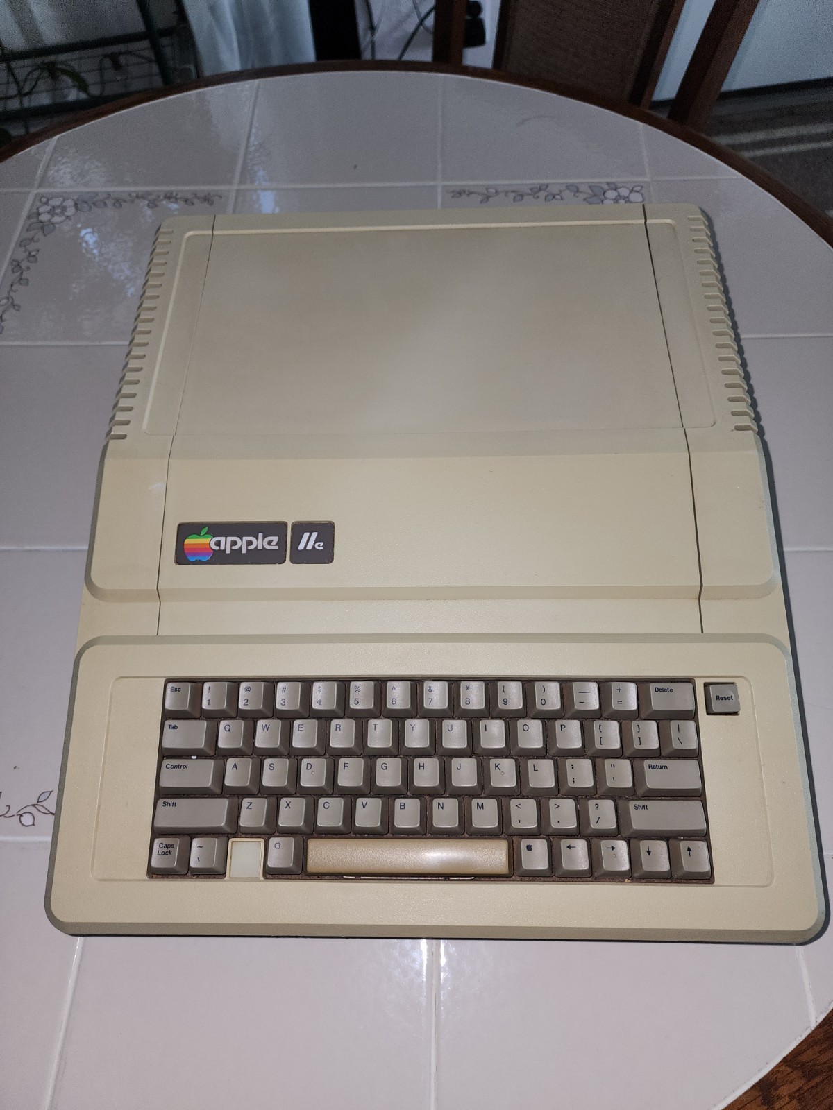 Vintage Apple IIe Computer A2S2064 + DuoDisk A9M0108 – Untested Retro Computing