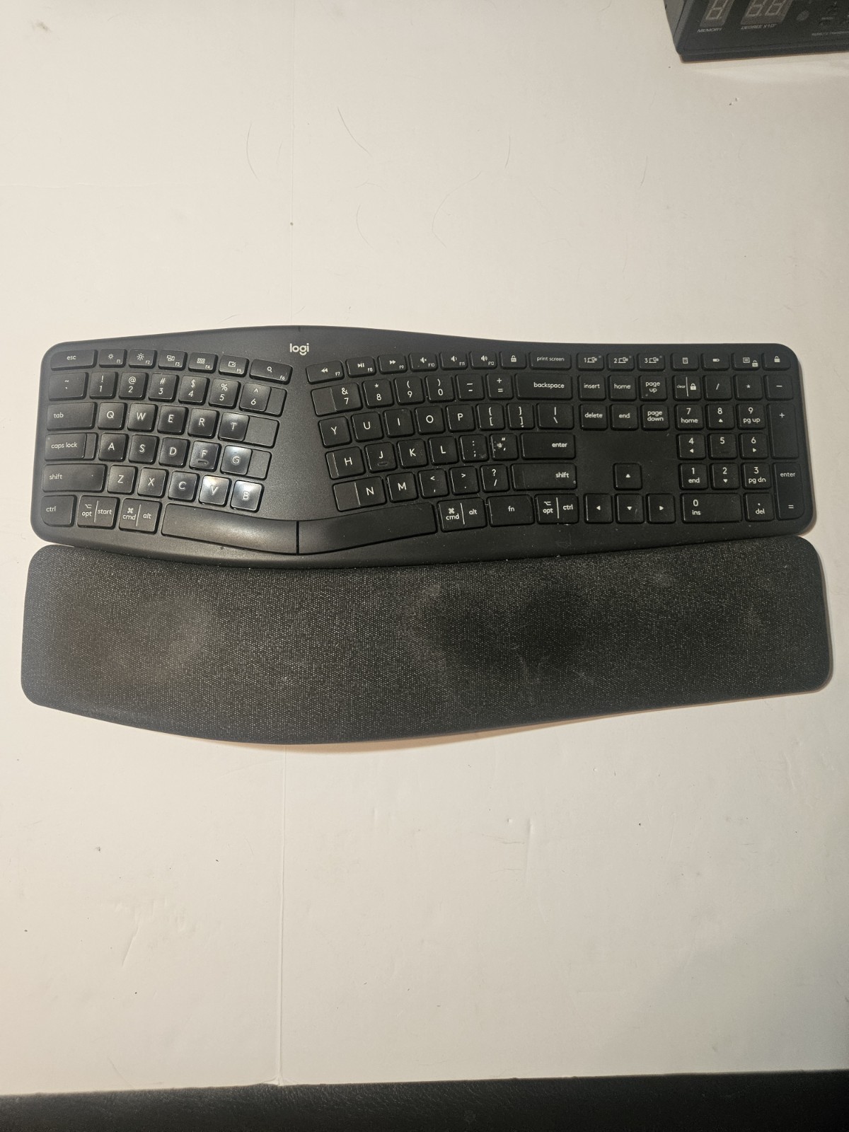 Logitech Ergo K860 Ergonomic Wireless for Mac Or Windows W/ dongle Tested. 