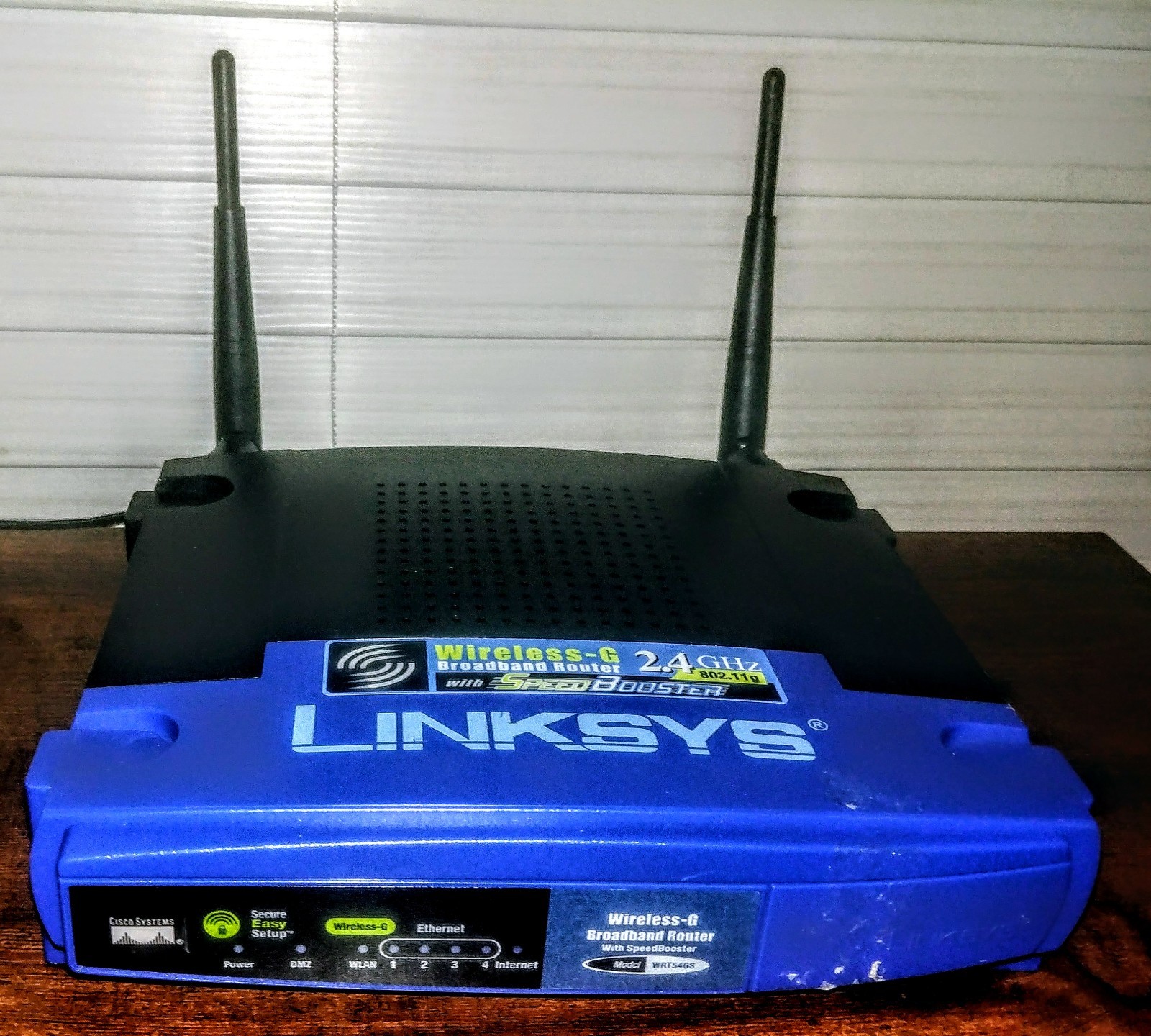 LINKSYS 2.4 GHZ BROADBAND ROUTER.
