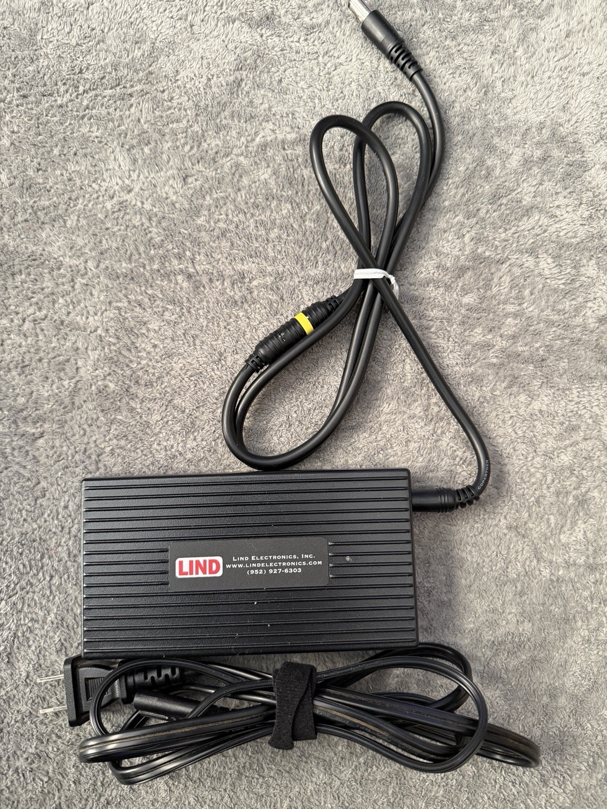 Lind AC/DC 90W Combo Adapter , Model: SCD0902N05