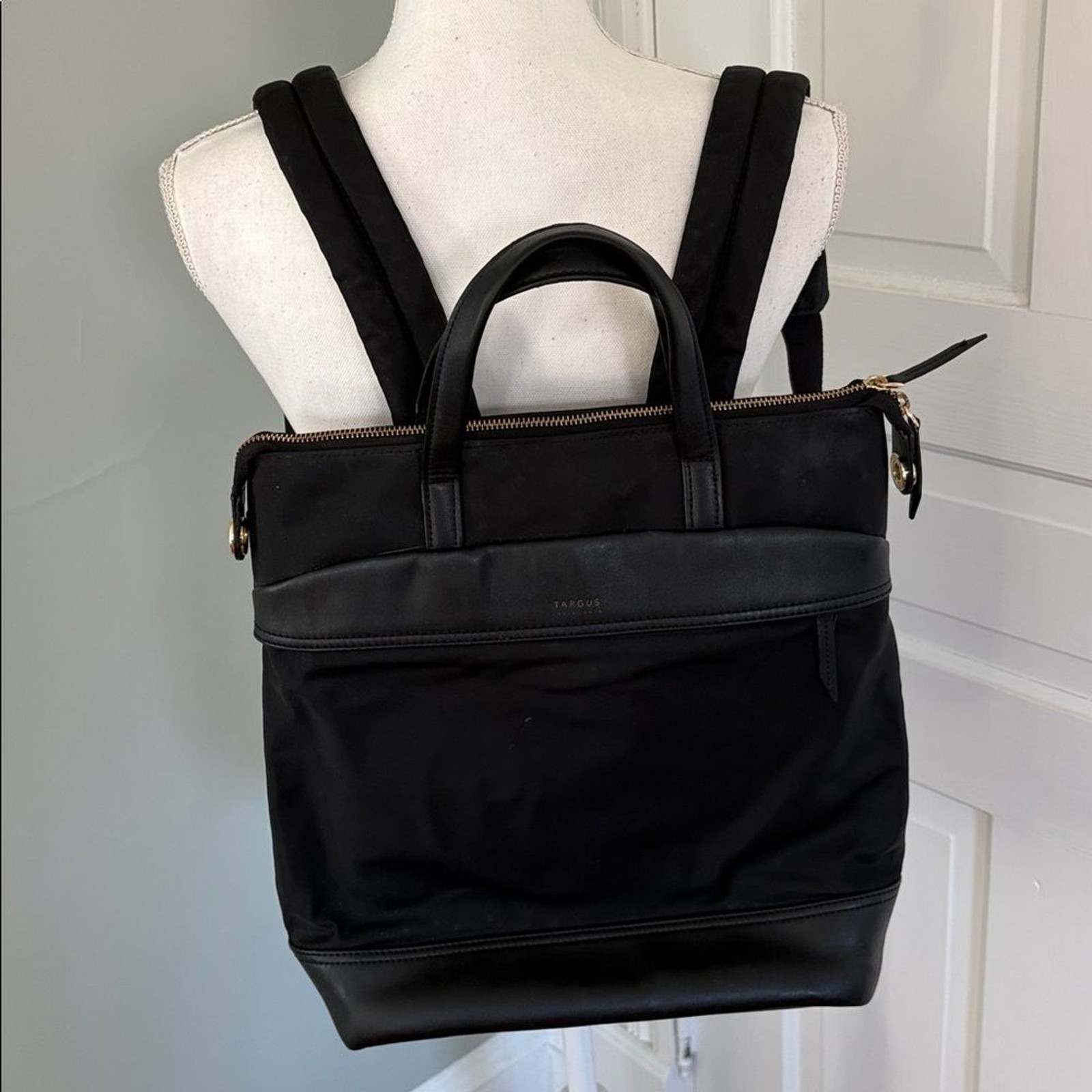 Targus 15" Newport Convertible 2-in-1 Backpack