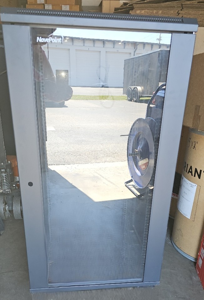NavePoint 22U Server Rack Enclosure Cabinet | Ground Freestanding