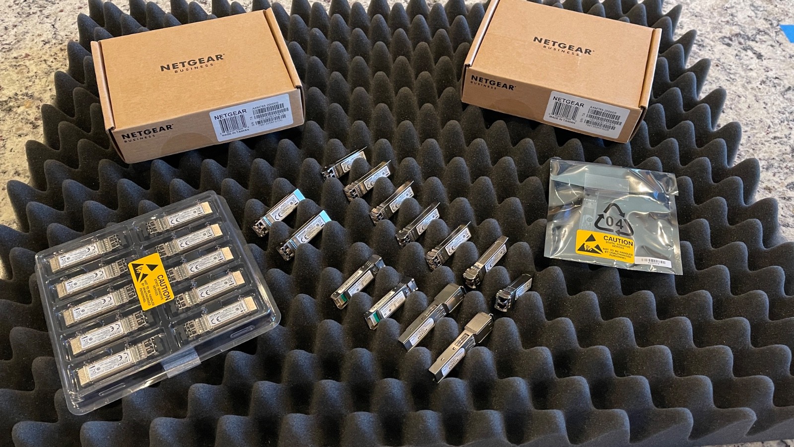 One (X1) NETGEAR ProSafe AXM761 10GBASE-SR SFP+ AXM761-10000S