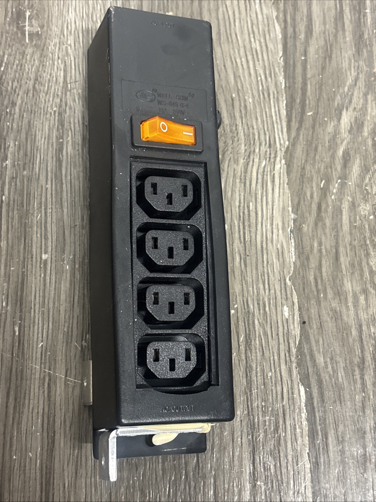 Well Shin WS-045-0-4 10A 250V Power Strip #N3B