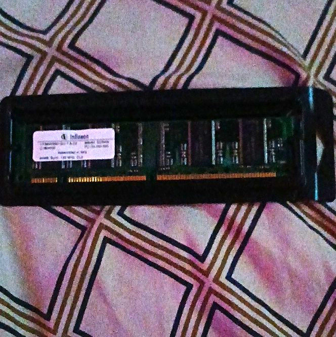 Infineon 64MB PC133 SDR SDRAM 168-Pin DIMM CL3 Memory Module HYS64V8301GU