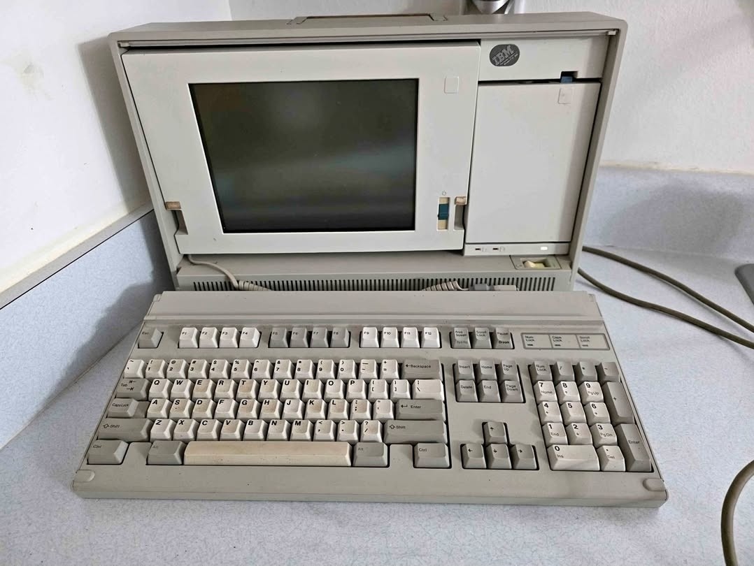 screen broken IBM Personal System 2 P70 386 Portable Computer vintage laptop 