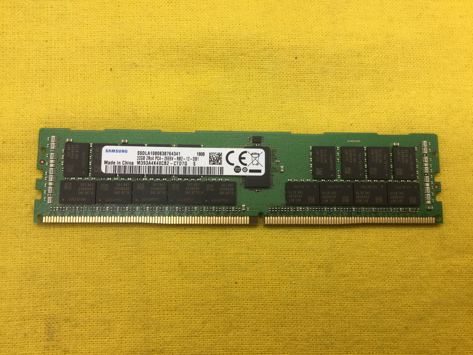 M393A4K40CB2-CTD SAMSUNG 32GB (1X32GB) 2RX4 DDR4 PC4-2666V Server Memory