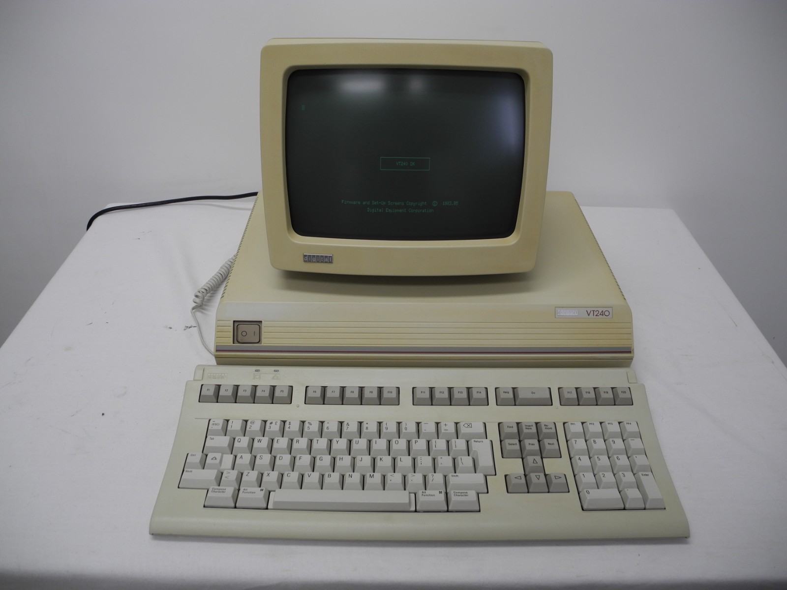 VINTAGE DEC VT240-BA VIDEO GRAPHICS TERMINAL,  VR201-B VS240-B LK401-AA & CABLE