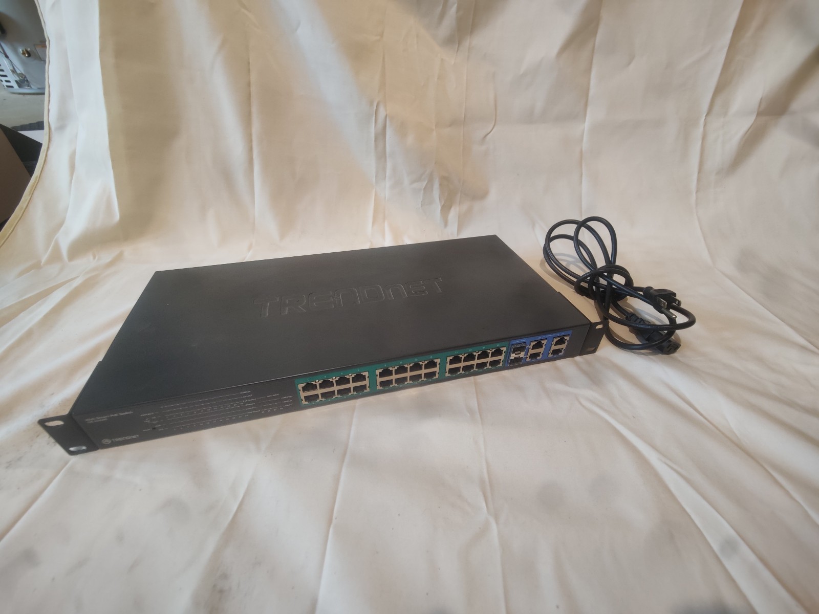 TRENDnet TPE-224WS PoE Switch, 28 Port, 1000BASE-T - w/Power Cord+Rack Mounts