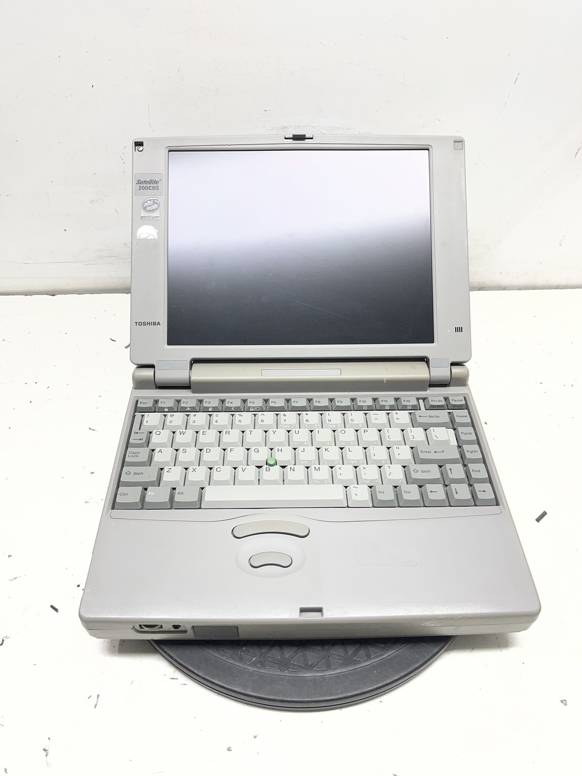 Toshiba Satellite 200CDS Intel Pentium 8MB NO HDD