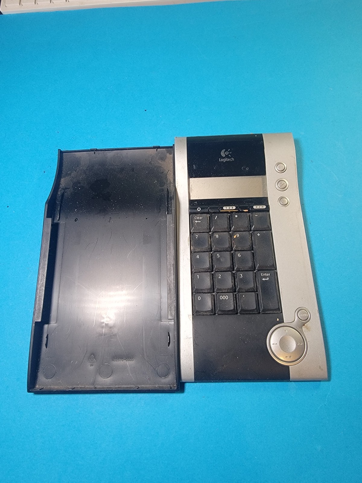 Logitech: Y-RX43 Black Cordless Wireless Numeric Number Pad Keypad With Cover