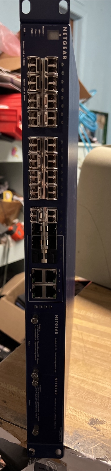 Netgear Prosafe 24 + 4 Gigabit Stackable Switch, GSM7328FS