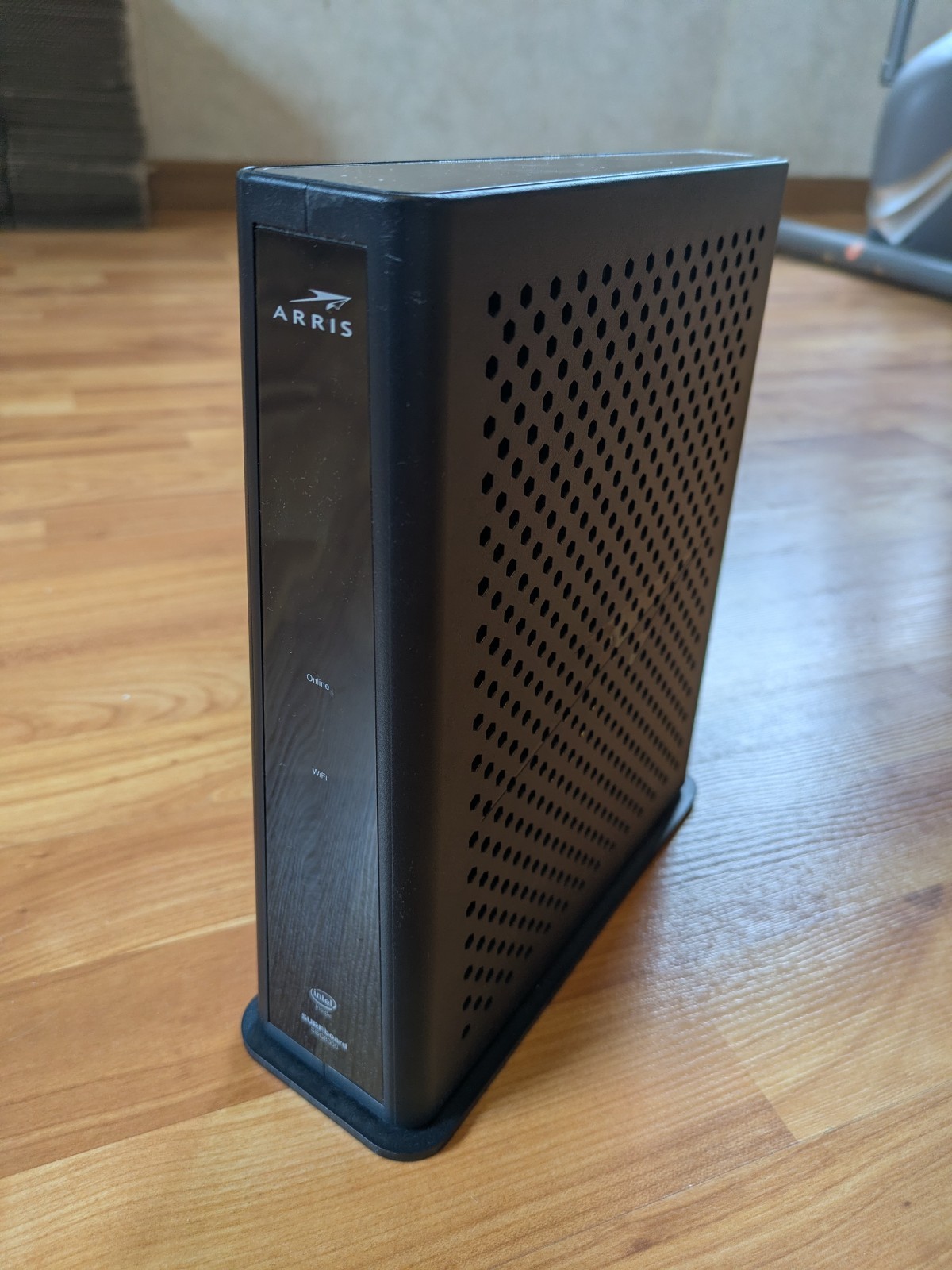 ARRIS SBG8300 DOCSIS 3.1 Gigabit Cable Modem & Wi-Fi Router