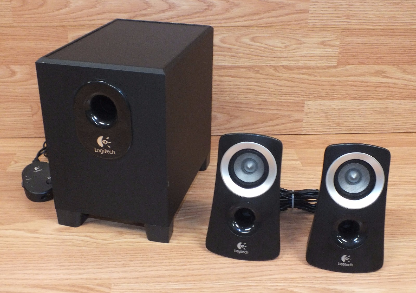 Genuine Logitech (Z313) Black Wired Speaker System With Subwoofer (S-00093) 