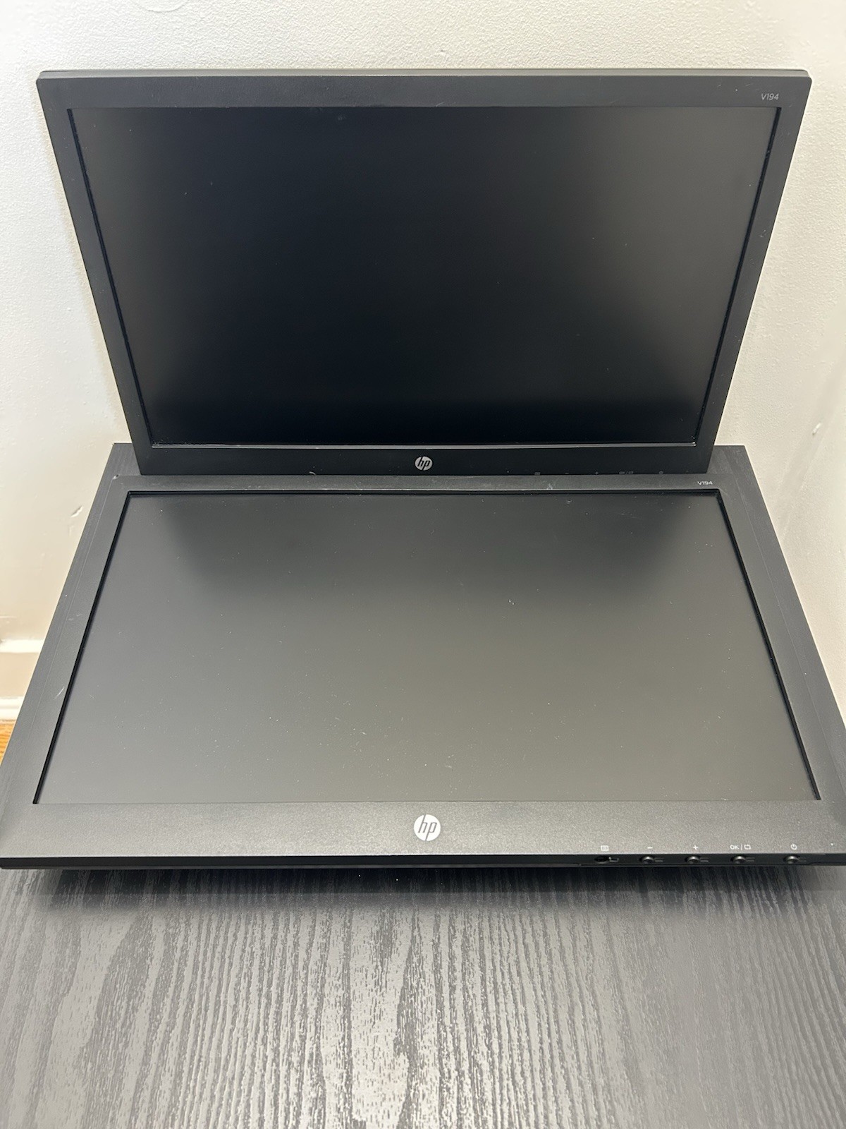 2 HP V194 18.5" LED Backlit LCD Monitors - Tested Working - No Stands