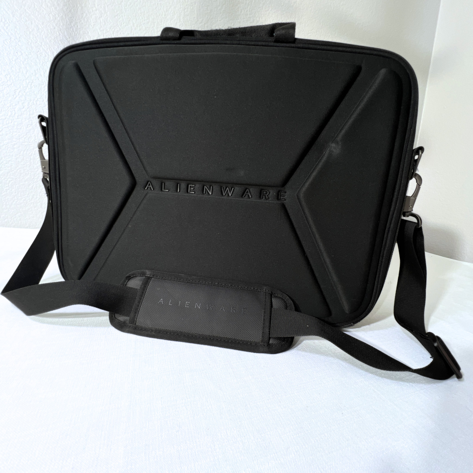 Alienware Vindicator 2.0 17.3" Laptop Briefcase Gaming Bag AWV17BC-2.0